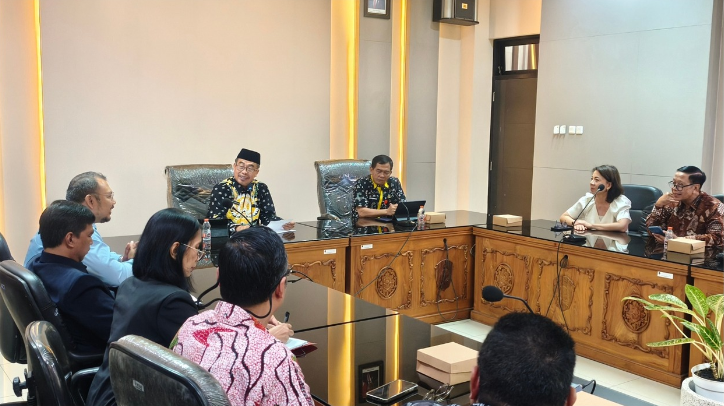 Audiensi Asosiasi Persepatuan Indonesia (APRISINDO) Jawa Timur, Foto-1